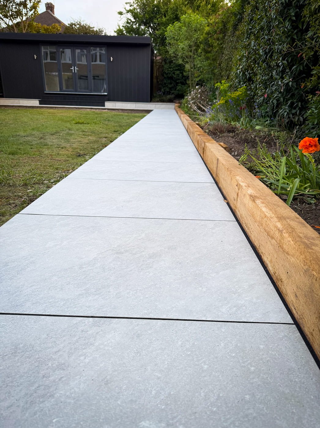 Modern side gate and fencing project photo 2