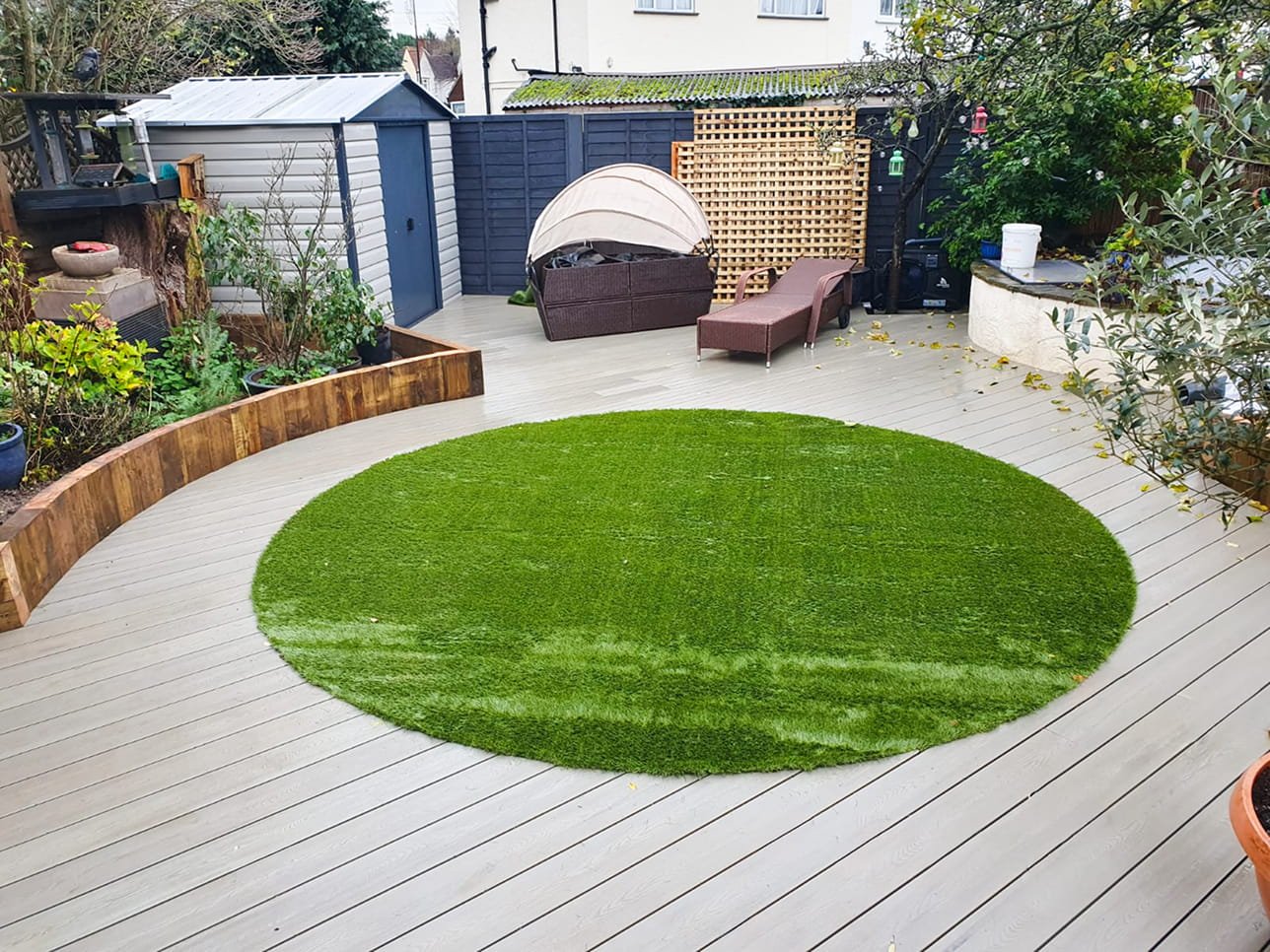 Decking and circular lawn project photo 1